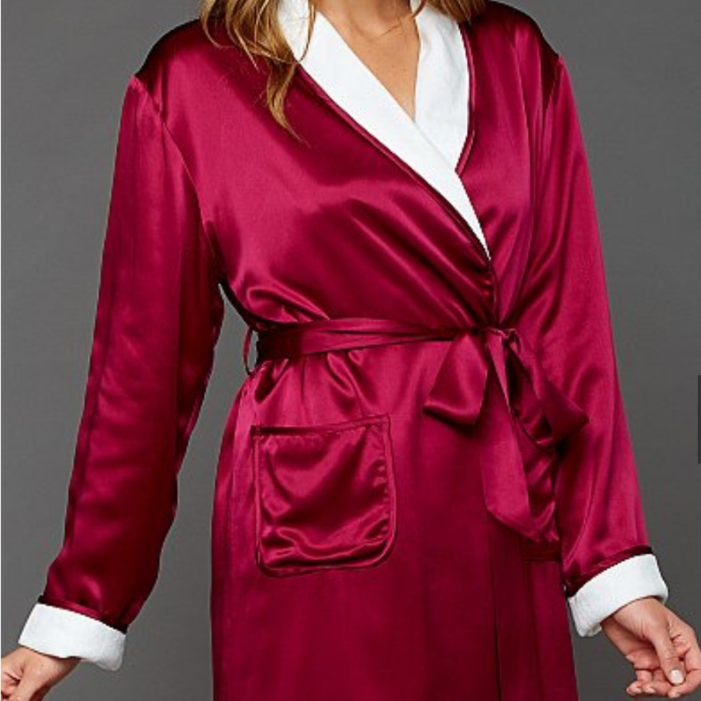Elegant Juliannarae Satin Burgundy Robe Size Small
